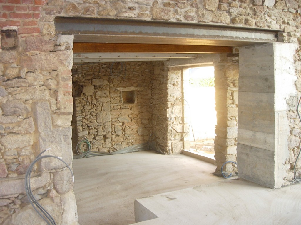Ouverture de mur en pierre, en béton à Romilly-la-Puthenaye